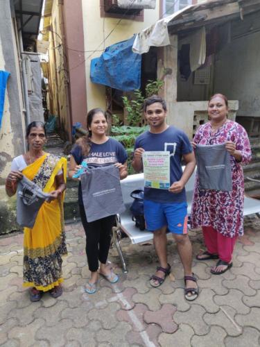 Distributing reusable bags