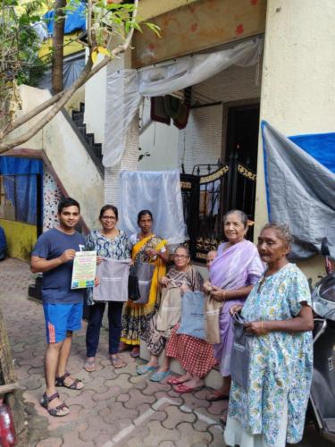 Distributing reusable bags